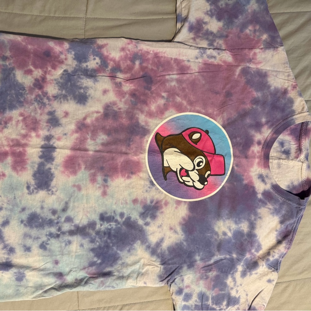 Purple Tie-Dye Buc-ees t-shirt. Good condition, sz large